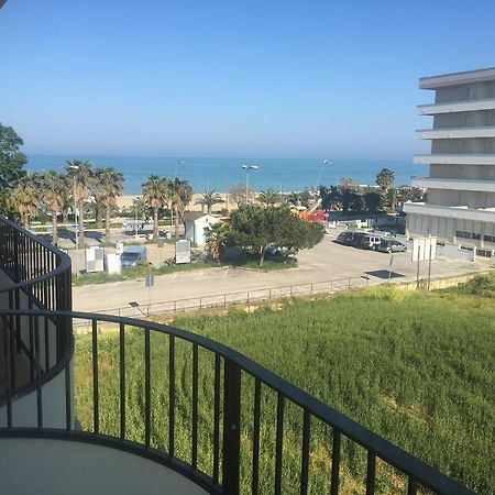 Appartamenti Sul Lungomare 阿尔巴·阿德里亚蒂卡 外观 照片