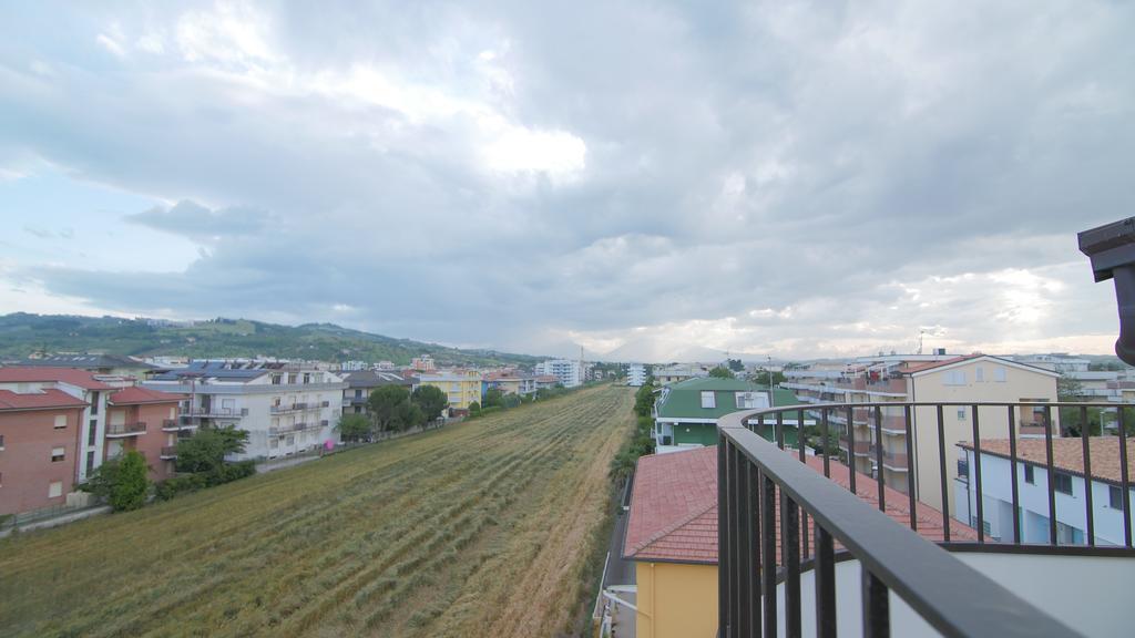Appartamenti Sul Lungomare 阿尔巴·阿德里亚蒂卡 外观 照片