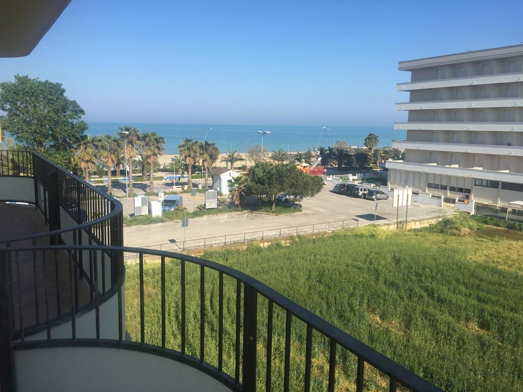 Appartamenti Sul Lungomare 阿尔巴·阿德里亚蒂卡 外观 照片